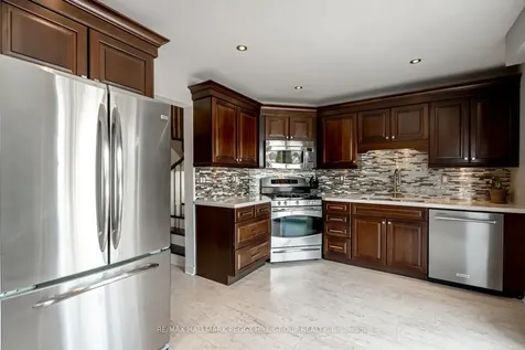 116 Leggott Avenue Barrie ON L4N 8W9