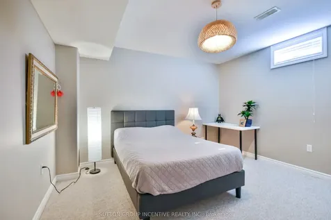 39 Player Drive Barrie ON L4M 6W5