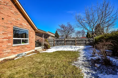 39 Player Drive Barrie ON L4M 6W5