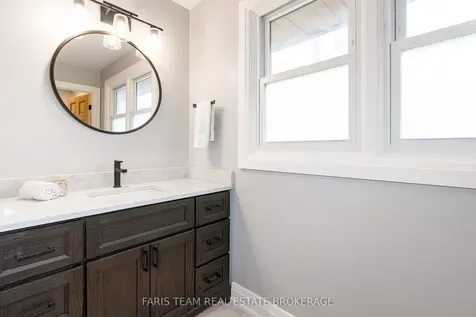 27 Garrett Crescent Barrie ON L4M 5K7