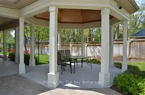 11 Savannah Crescent Wasaga Beach ON L9Z 0E7