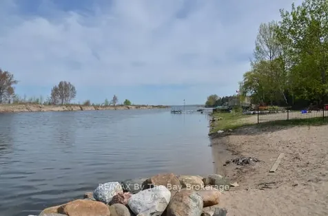 11 Savannah Crescent Wasaga Beach ON L9Z 0E7