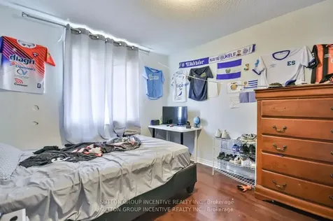 52 Elmbrook Drive Barrie ON L4N 0Z1