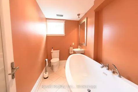 4 Teskey Court Collingwood ON L9Y 4R9