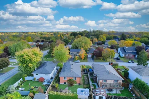 4 Teskey Court Collingwood ON L9Y 4R9
