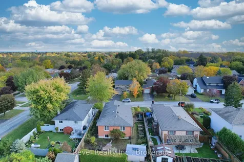 4 Teskey Court Collingwood ON L9Y 4R9