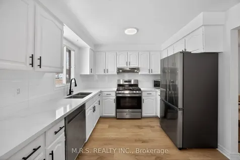 11 Barwick Drive Barrie ON L4N 6Z7