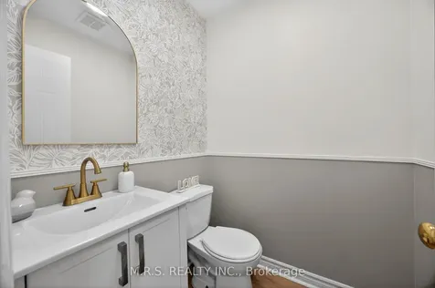 11 Barwick Drive Barrie ON L4N 6Z7