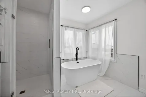 11 Barwick Drive Barrie ON L4N 6Z7