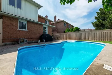 11 Barwick Drive Barrie ON L4N 6Z7