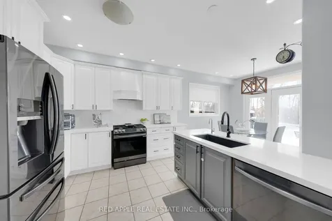 8 Strathmore Place Barrie ON L4N 0K1