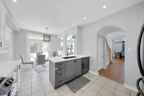 8 Strathmore Place Barrie ON L4N 0K1