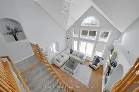 8 Strathmore Place Barrie ON L4N 0K1