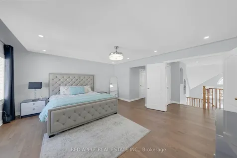 8 Strathmore Place Barrie ON L4N 0K1