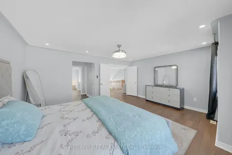 8 Strathmore Place Barrie ON L4N 0K1