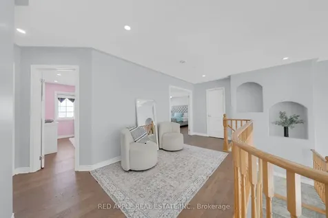 8 Strathmore Place Barrie ON L4N 0K1