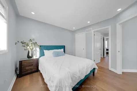 8 Strathmore Place Barrie ON L4N 0K1