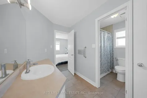 8 Strathmore Place Barrie ON L4N 0K1