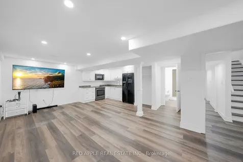 8 Strathmore Place Barrie ON L4N 0K1