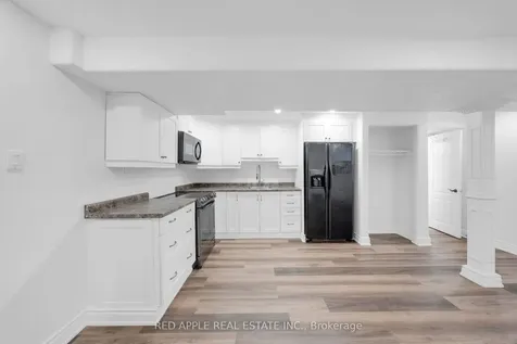 8 Strathmore Place Barrie ON L4N 0K1