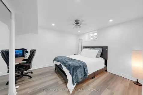 8 Strathmore Place Barrie ON L4N 0K1