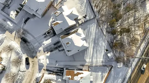 8 Strathmore Place Barrie ON L4N 0K1