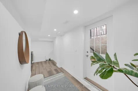 8 Strathmore Place Barrie ON L4N 0K1