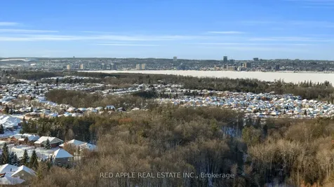 8 Strathmore Place Barrie ON L4N 0K1