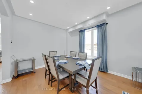 8 Strathmore Place Barrie ON L4N 0K1