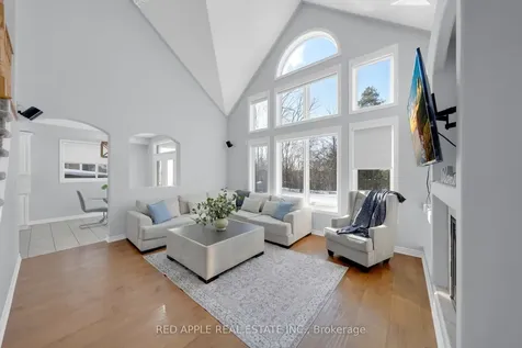 8 Strathmore Place Barrie ON L4N 0K1