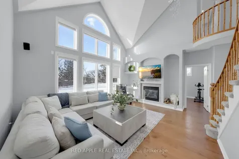 8 Strathmore Place Barrie ON L4N 0K1