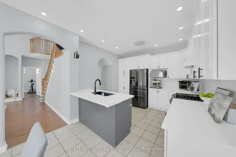 8 Strathmore Place Barrie ON L4N 0K1