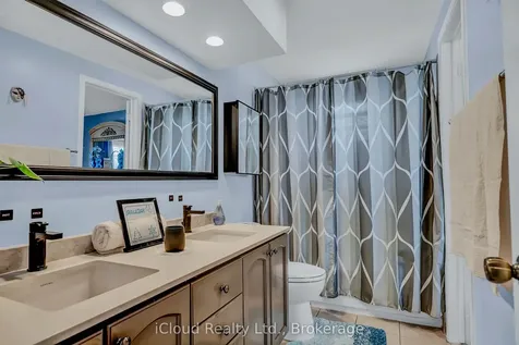 39 Corbett Drive Barrie ON L4M 5S9