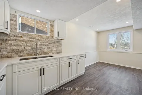 35 Marta Crescent Barrie ON L4N 3N6