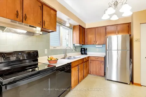 32 Cynthia Court Barrie ON L4M 2X4