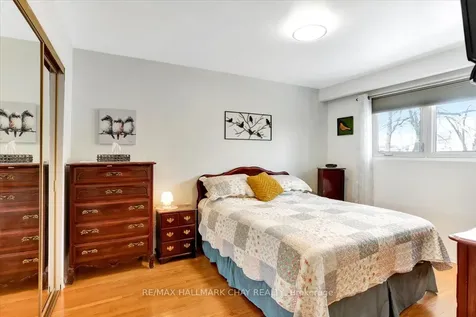 32 Cynthia Court Barrie ON L4M 2X4