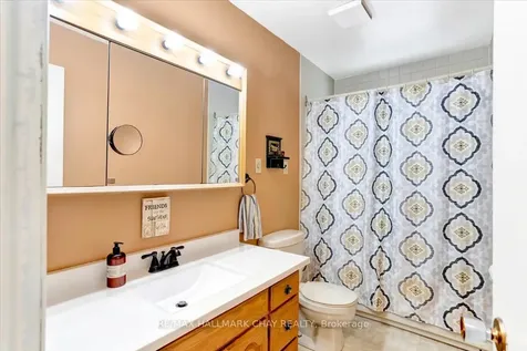 32 Cynthia Court Barrie ON L4M 2X4