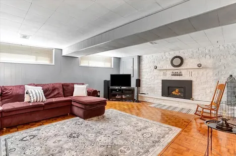 32 Cynthia Court Barrie ON L4M 2X4