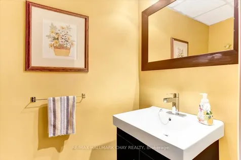 32 Cynthia Court Barrie ON L4M 2X4