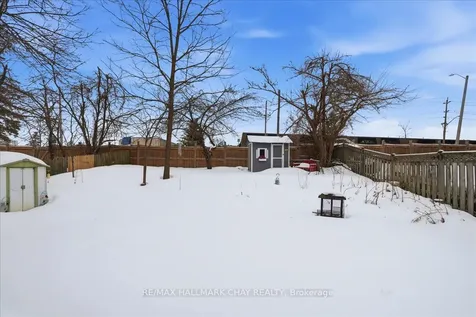 32 Cynthia Court Barrie ON L4M 2X4