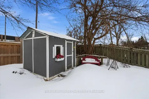 32 Cynthia Court Barrie ON L4M 2X4