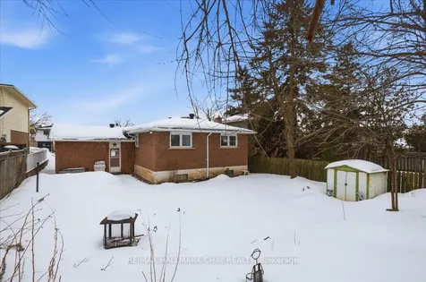 32 Cynthia Court Barrie ON L4M 2X4