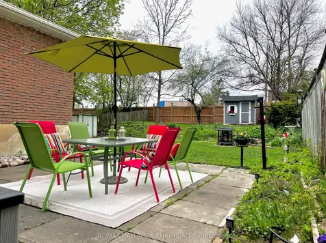 32 Cynthia Court Barrie ON L4M 2X4