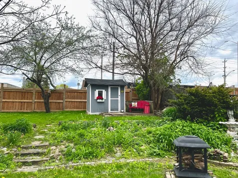 32 Cynthia Court Barrie ON L4M 2X4