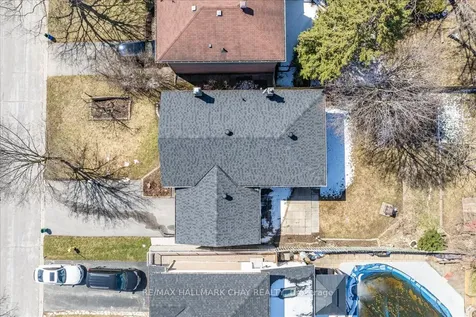 32 Cynthia Court Barrie ON L4M 2X4