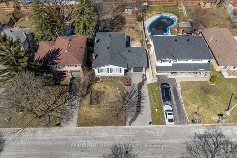 32 Cynthia Court Barrie ON L4M 2X4