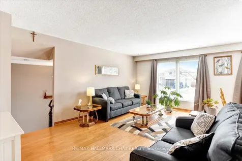 32 Cynthia Court Barrie ON L4M 2X4