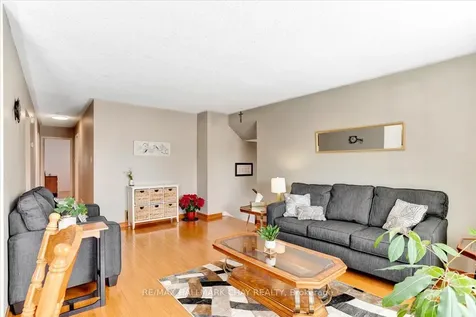 32 Cynthia Court Barrie ON L4M 2X4