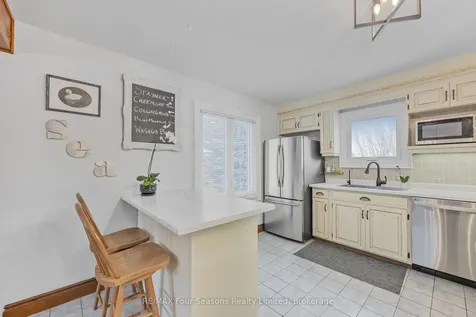 3 Sydenham Trail E Clearview ON L0M 1H0