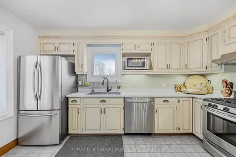 3 Sydenham Trail E Clearview ON L0M 1H0